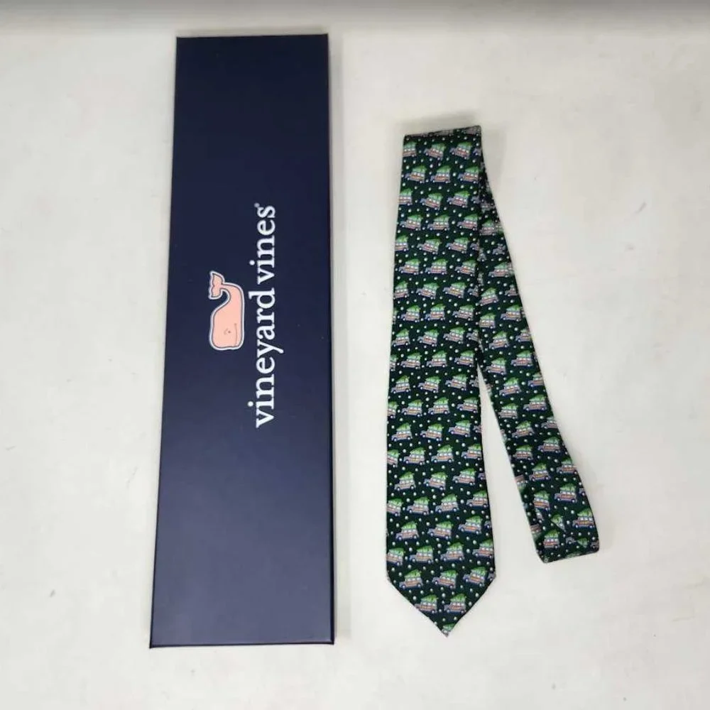 New boys Woody & Tree Vineyard Vines winter Christmas tie